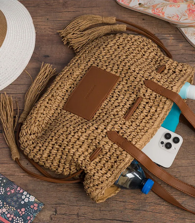 Pletená boho taška s popruhy a střapci