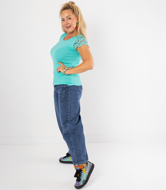Tričková halenka s krátkým rukávem zdobená krajkou LUIZA
