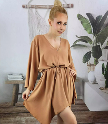 Krásné volné asymetrické minišaty