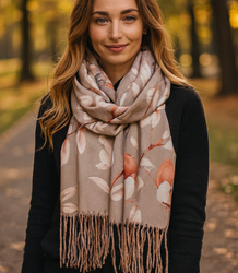 Dámská šála s malými střapci s květinovým motivem