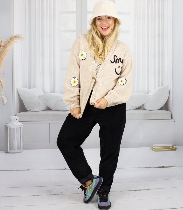 Módní svetr se záplatami na knoflíky