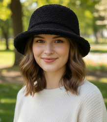 Dámský klobouk z měkké plyšové látky