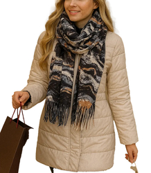 Dámská šála se střapci s geometrickým motivem