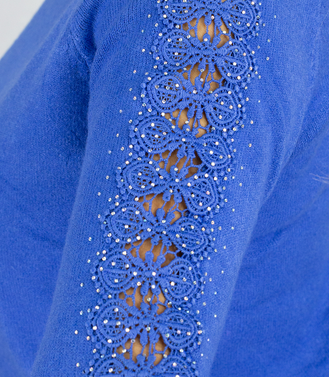 Pletené šaty s prolamovanými rukávy a kapsami