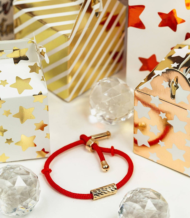 Zlatý řetízkový náramek jako dárek