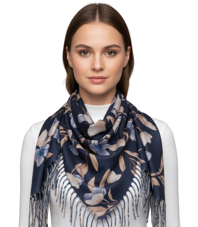 Elegantní květinová šála se střapci