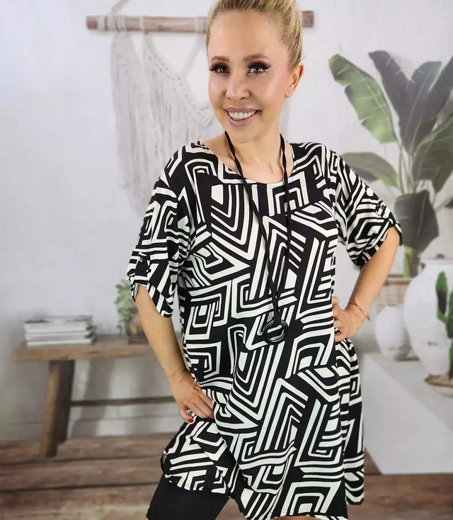 VALERIA vzorovaná tunika s přívěskem