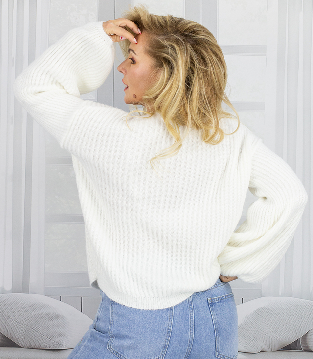 Pruhovaný svetr z měkké nadýchané látky s rukávy