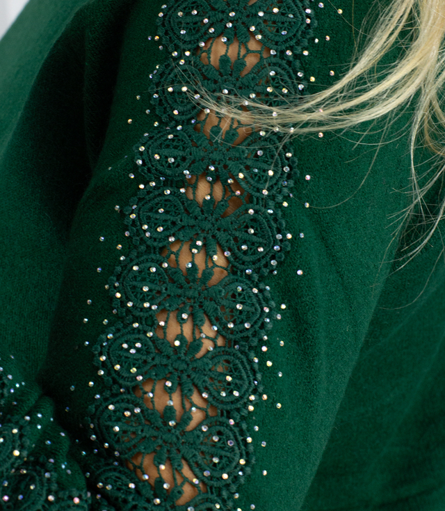 Pletené šaty s prolamovanými rukávy a kapsami