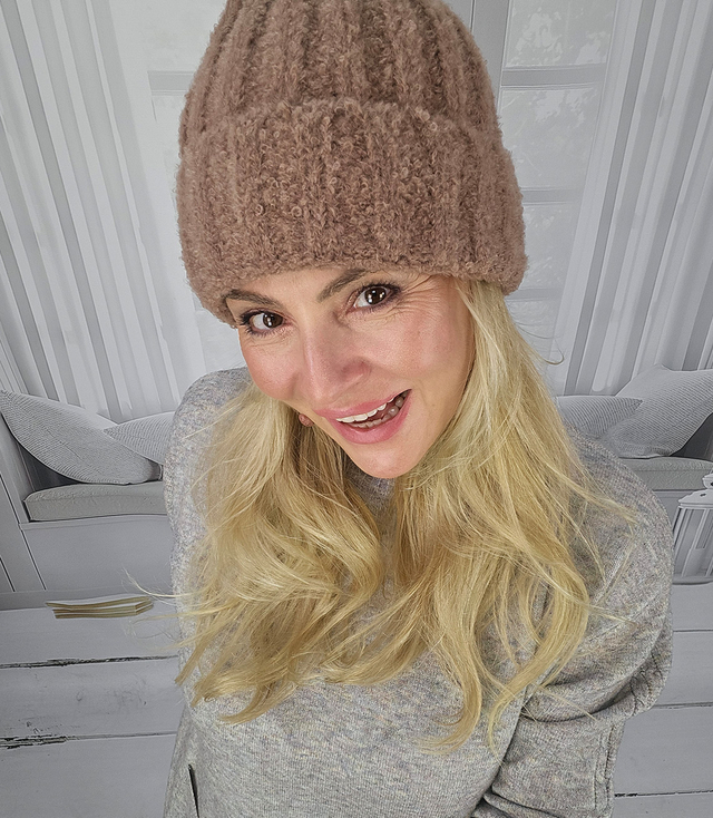 Stylová dámská zimní čepice