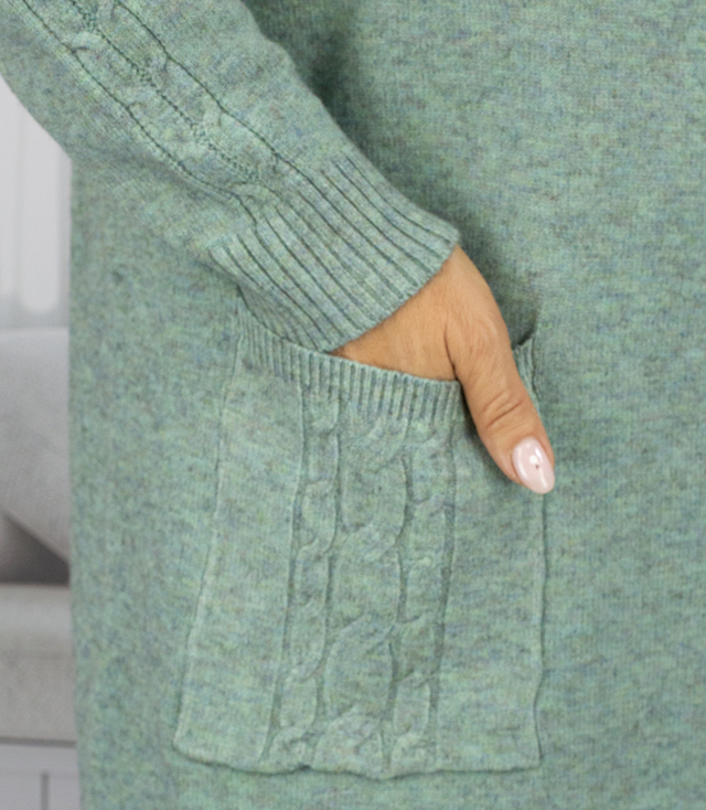 Pletené šaty s prolamovanými rukávy a kapsami