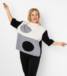 Elegantní svetr s polovičním rolákem a geometrickým vzorem DOT ART 