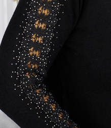 Pletené šaty s prolamovanými rukávy a kapsami