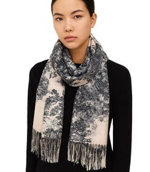 Dámská šála s květinovým motivem a střapci elegantní