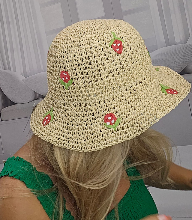 Dámský letní slaměný klobouk s vyšívanými jahodami BUCKET HAT 