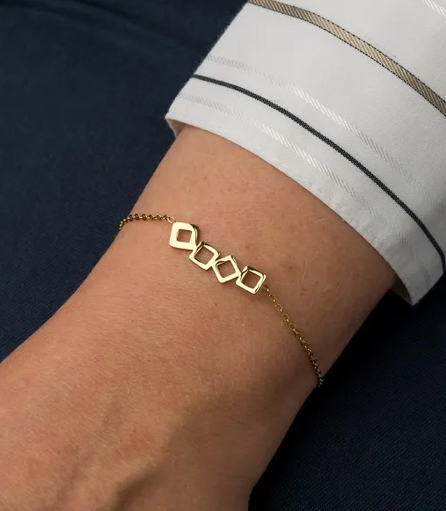 Elegantní zlatý dámský náramek z oceli