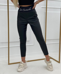 Zeštíhlující legíny z ekologické kůže