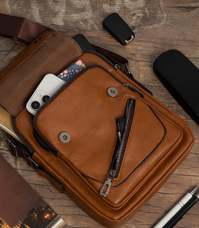 Pánská malá obdélníková polstrovaná taška elegantní