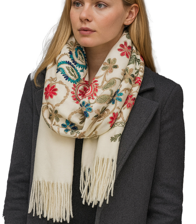 Dámský šátek s květinovým ornamentem stylový