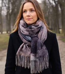 Dámská šála se střapcovým motivem v barvě kravaty