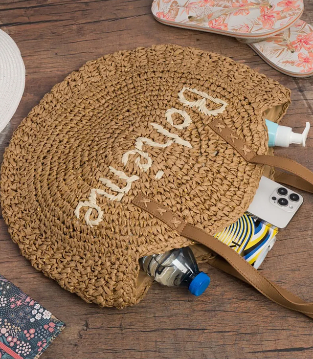 Kulatá pletená boho kabelka s nápisem "Bohème"