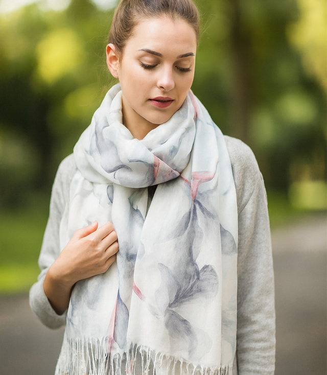 Dámská šála s květinovým vzorem 180x70