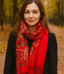 Dámský folklórní šátek s květinovým motivem a střapci