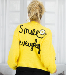 Módní svetr se záplatami na knoflíky