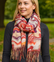 Dámská šála se střapci s geometrickým motivem