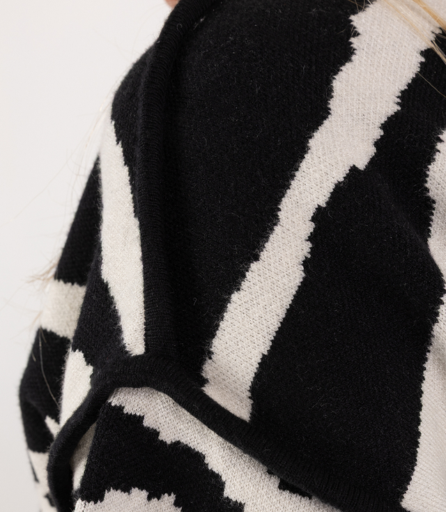 Pletené šaty TWIGGY s trapézovým vzorem