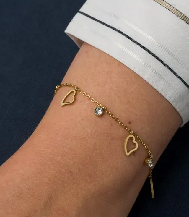 Elegantní zlatý dámský náramek z oceli