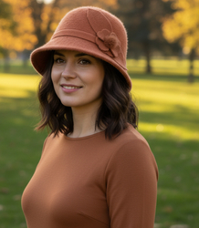 Dámský klobouk cloche patch flower