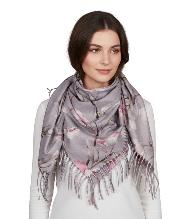 Elegantní květinová šála se střapci