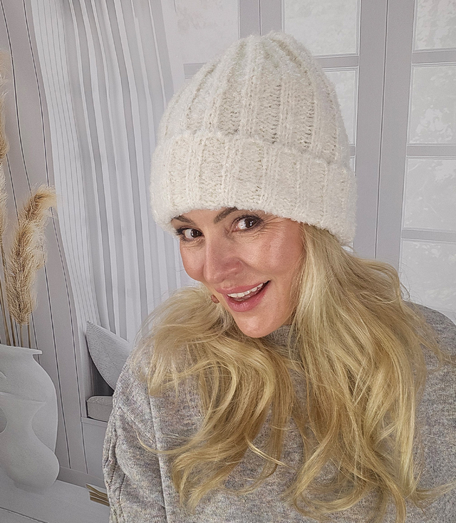 Stylová dámská zimní čepice