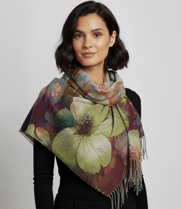 Elegantní velká květinová šála se střapci