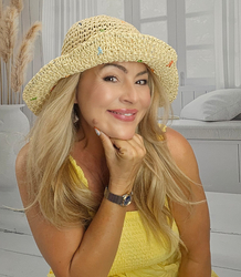 Dámský letní klobouk z pletené rafie s barevnou výšivkou BUCKET HAT 